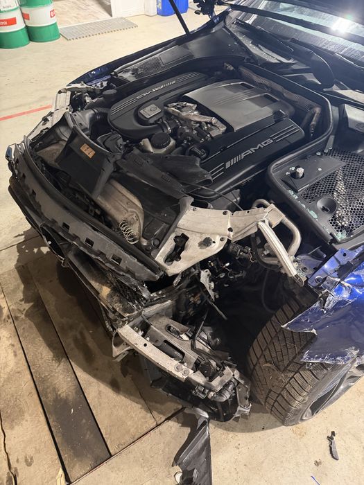 Vand Mercedes c 6.3S amg avariat