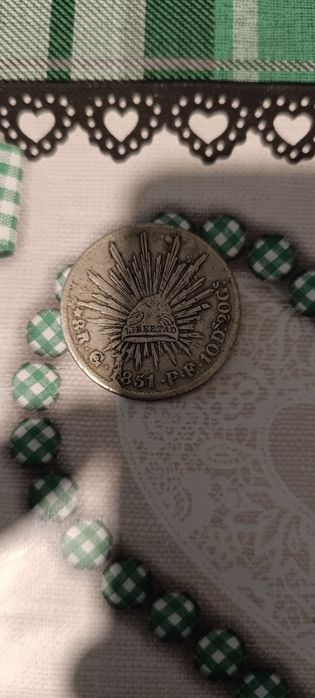 Продавам сребърна монета 8 реална 1851