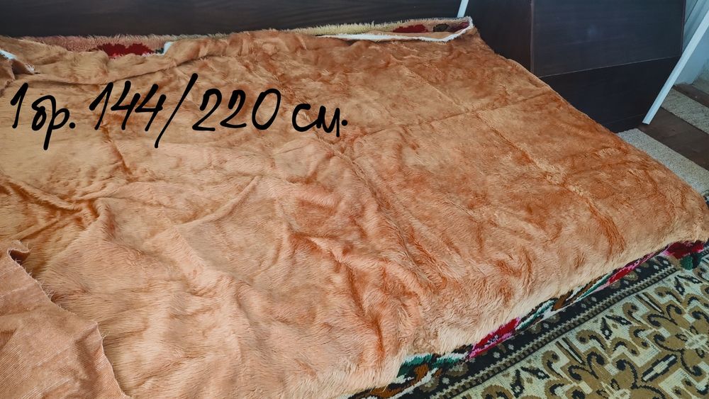 Болна дългокосместа в два цвята - розова, зелена, оранжева.