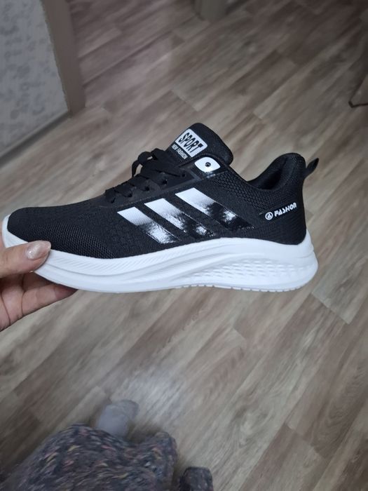 Продам кроссовки мужские