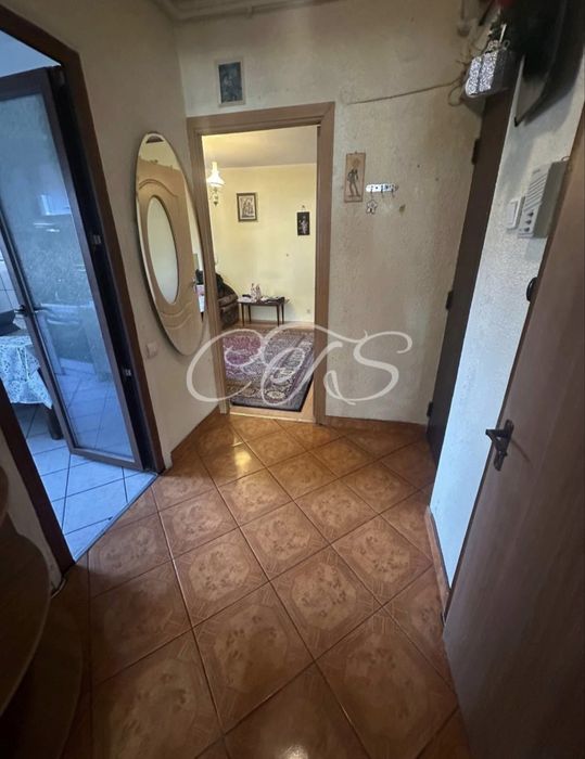 Apartament de vânzare 3 camere, decomandat, reabilitat complet.