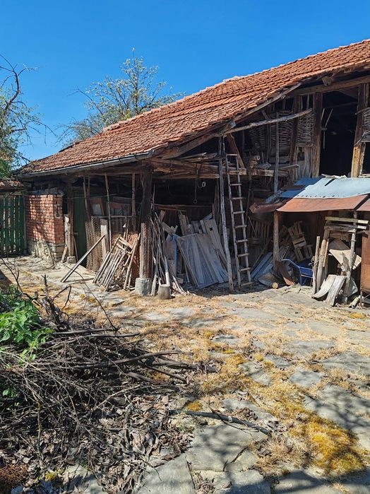 Самостоятелна къща в село Бериево,община Севлиево