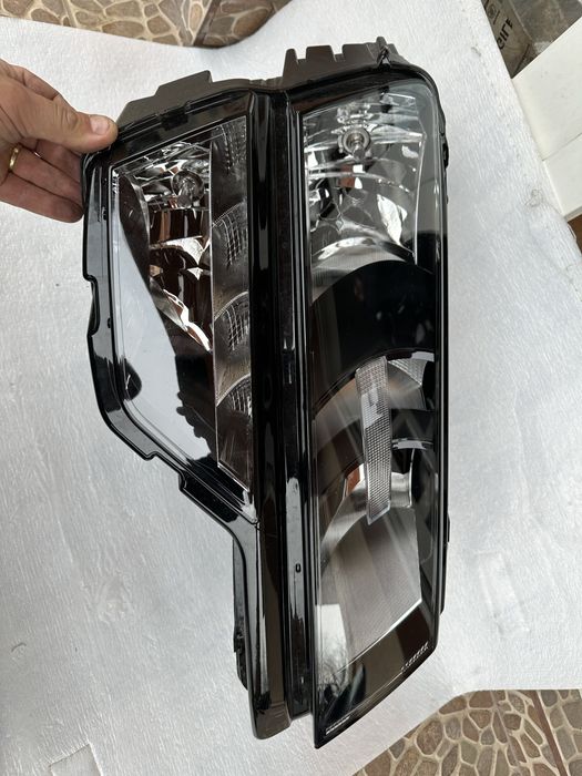 Faruri stânga dreapta halogen led skoda karoq.cod:57b941016.a.