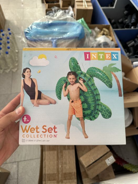 Продается детский маленький надувной бассейн, матрас, черепаха и насос