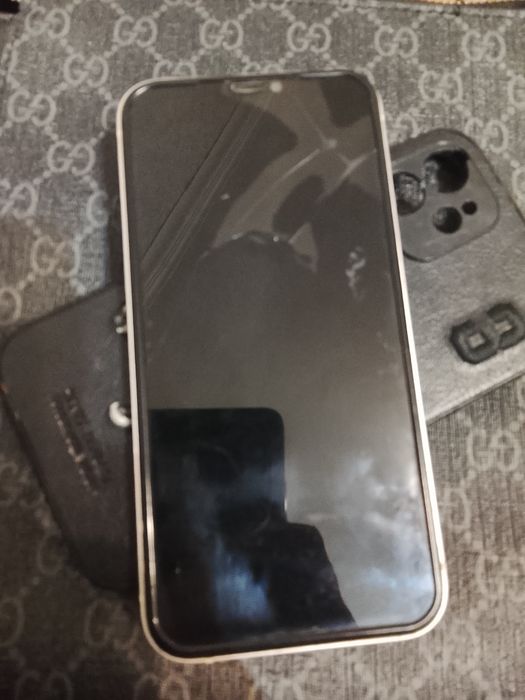 iPhone 12 бездок