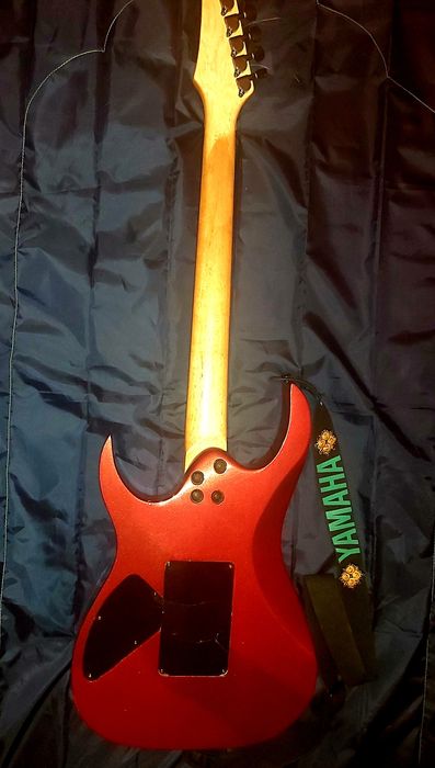 Elektron gitara sotiladi zudlik bilan