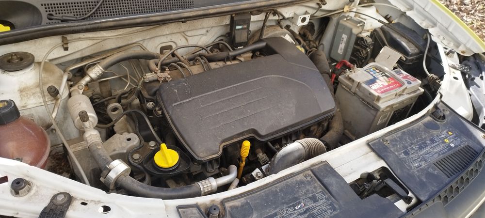 Продавам Дачия Логан