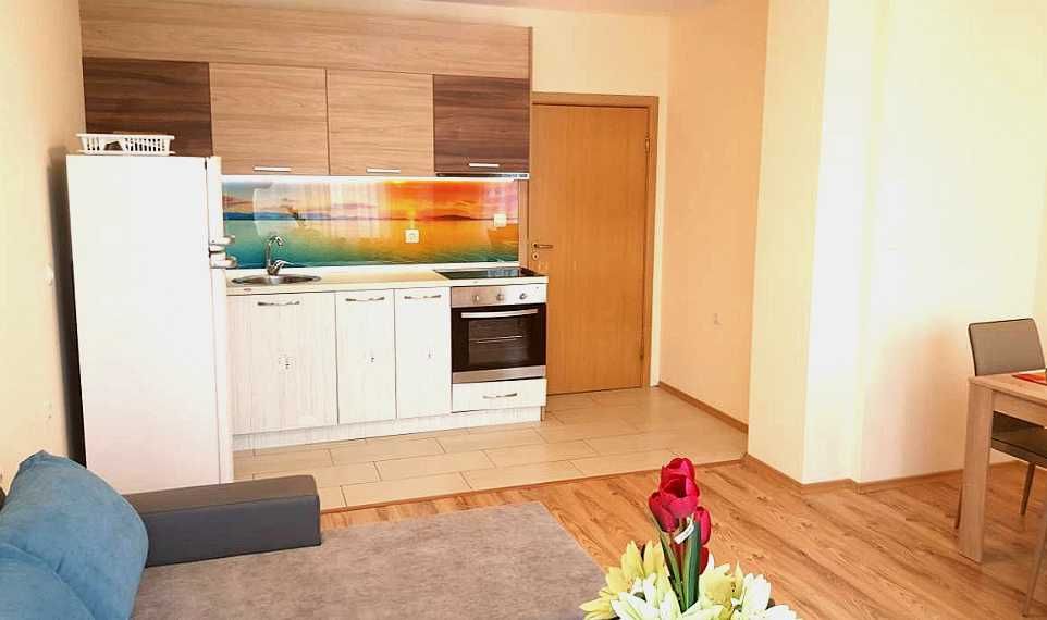 Дава се под наем Тристаен апартамент в Бургас, Изгрев - 80 кв.м за 165.75 € - Снимка #9