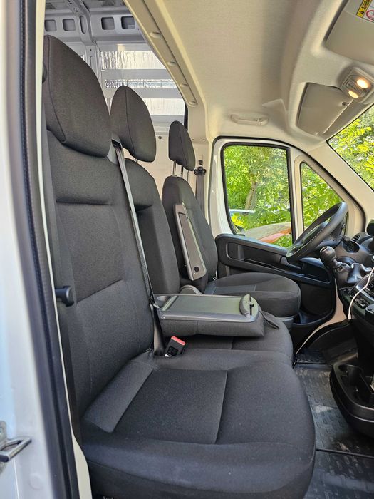 Чисто нови седалки и преграда за  бус Ducato 2025г.