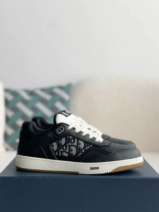 CD B27 / Light Grey / Black / Brown