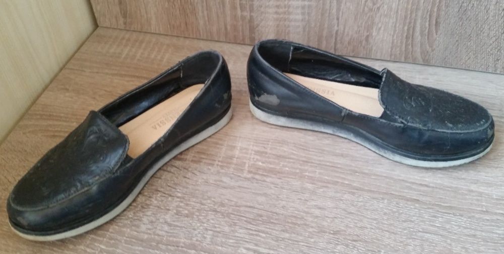 Продам туфли для девочки 32 размер