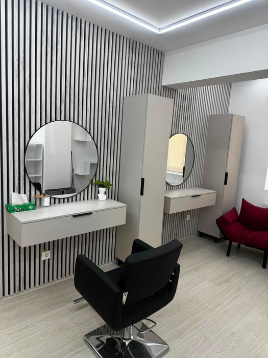 Inchiriez posturi frizerie , camera pt manichiura / makeup, Ploiesti.