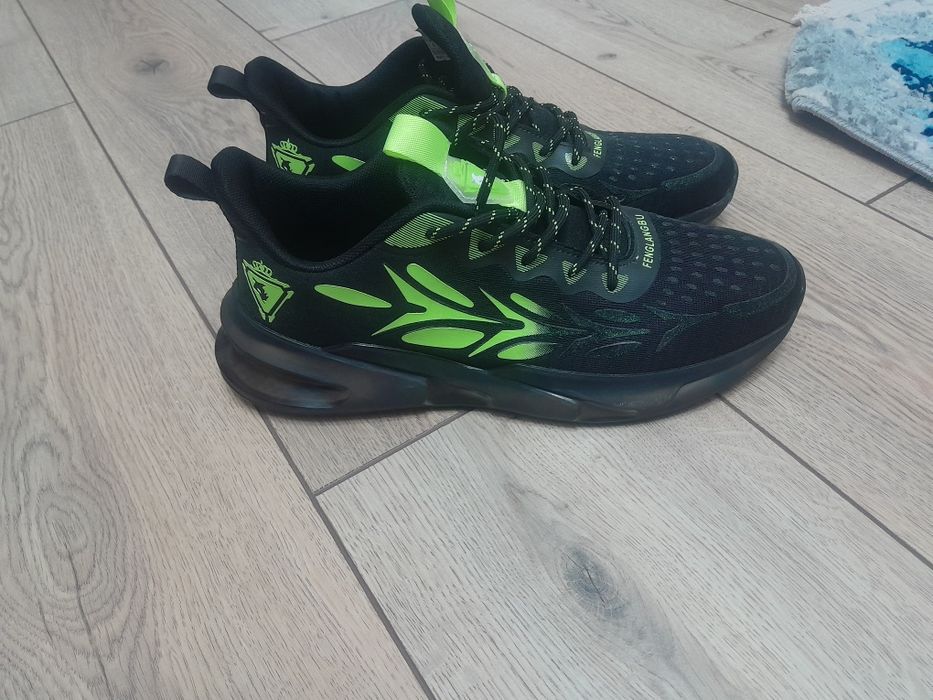 Кроссовки продам продам