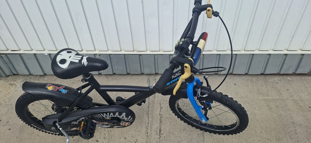 Bicicleta Btwin 16" pentru copii 4-7 ani.
