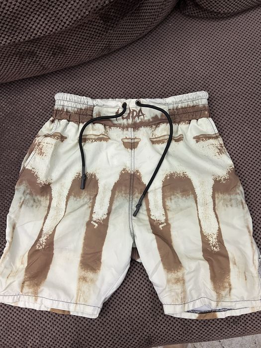 Луда Редки Къси Панталони