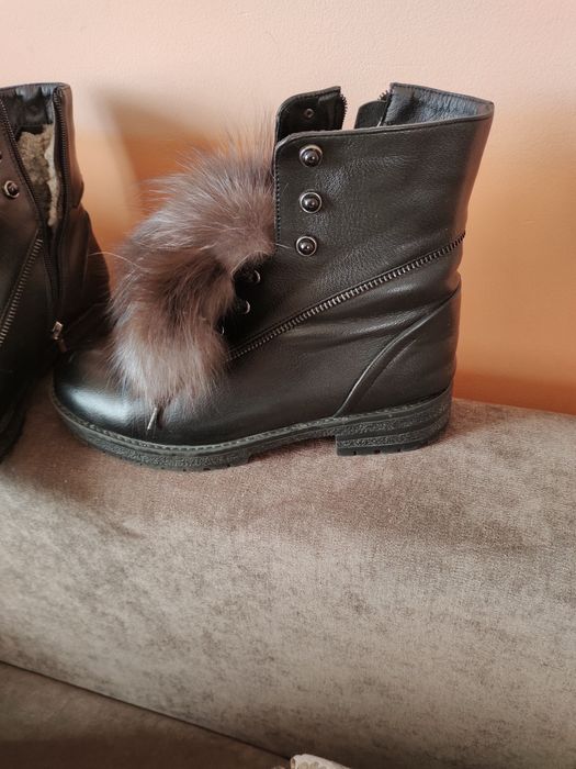 Продаю шапку и ботинки