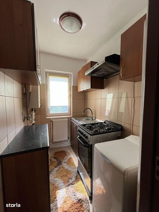 Apartament cu 3 camere, etaj 4, VASLUI zona CENTRU;