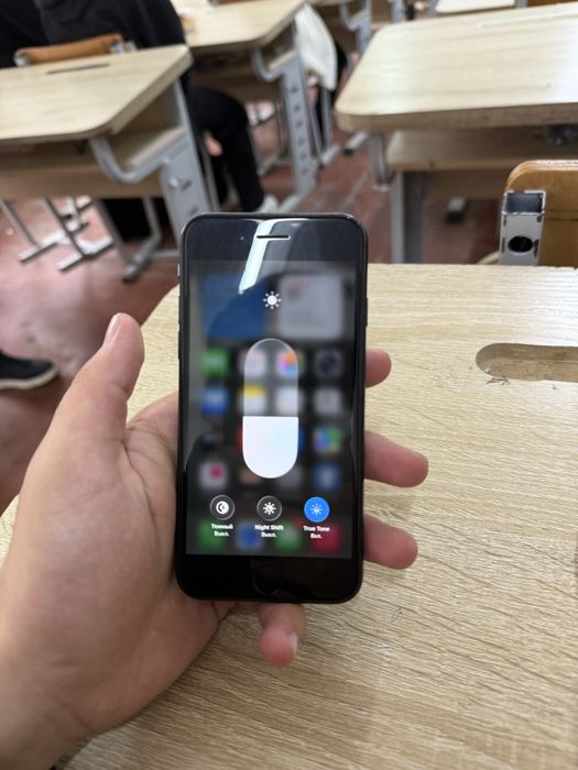 Iphone se 2 sotiladi