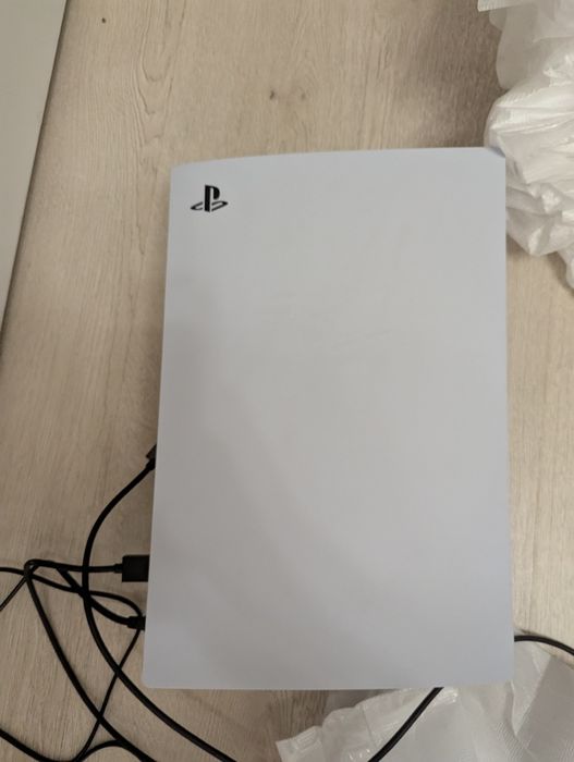 Продам Playstation 5 , совершенно новая