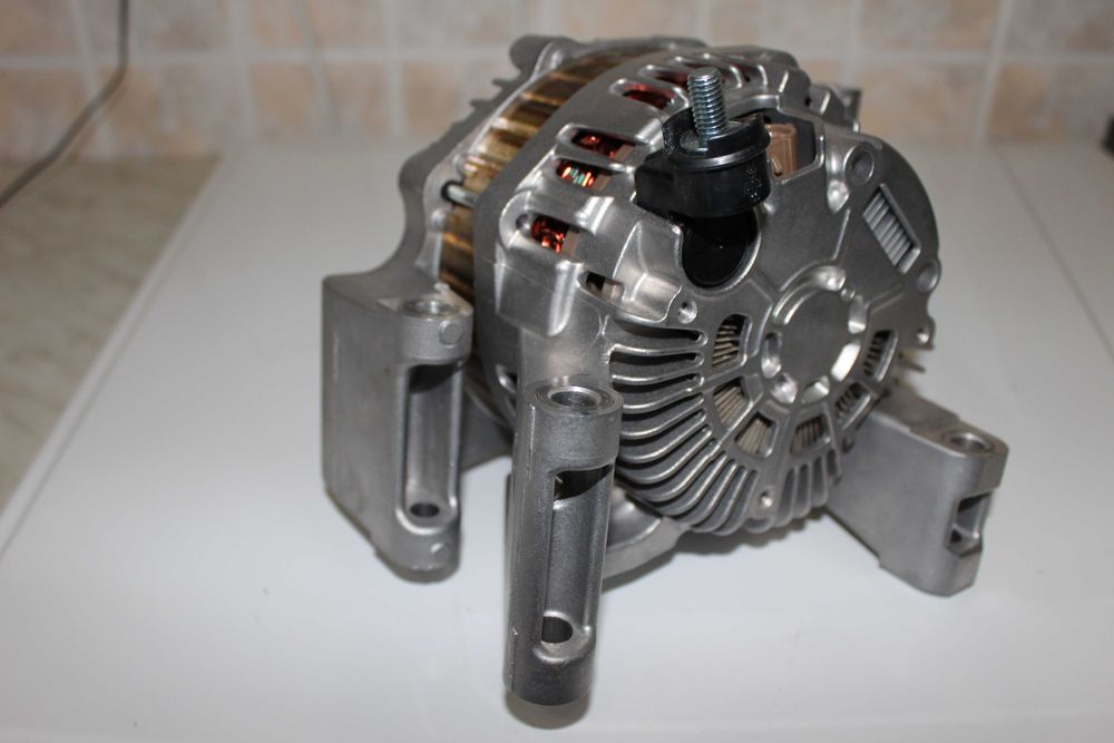 Генератор для Mazda 5