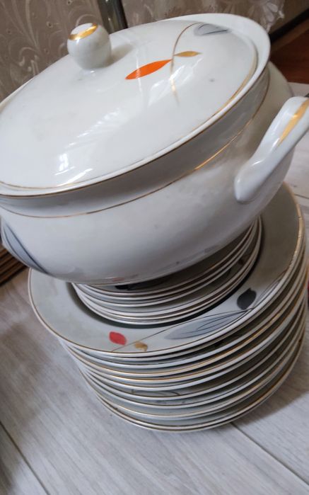 Столовый сервиз .