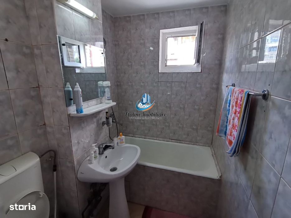 Apartament 3 camere, etaj 4, pod, Calea Romanului