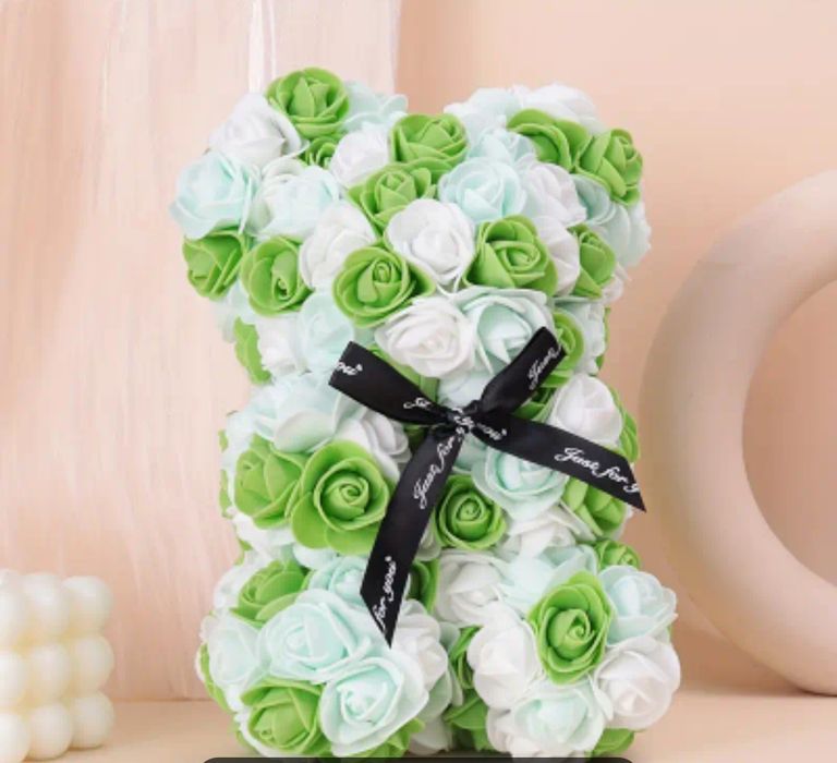 Мече от рози и букет