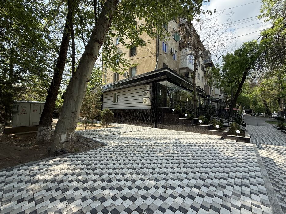 Продается нежилое помещение вдоль дороги 95м2 - стадион Старт