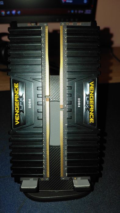 Vând schimb 32 GB Ram 3200 MHz