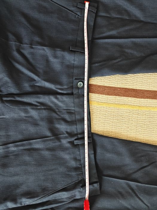 Мъжки костюм сако р-р 56, панталон р-р 58 и риза L, вратовръзка бонус