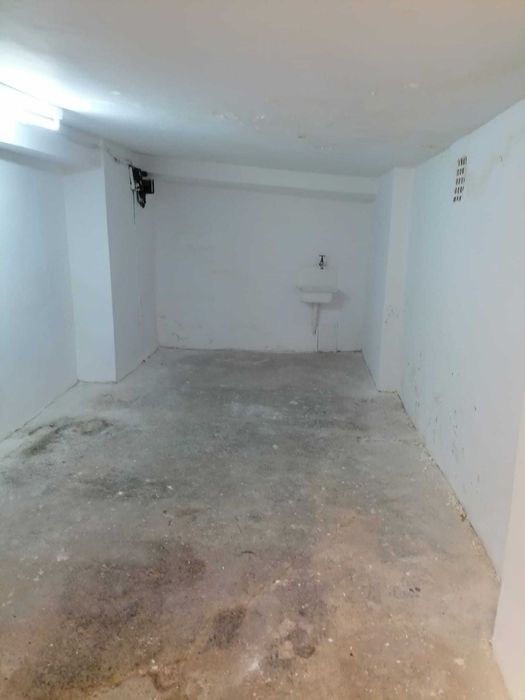 Închiriez garaj de 14 metri pătrați în zona Piața Cotroceni