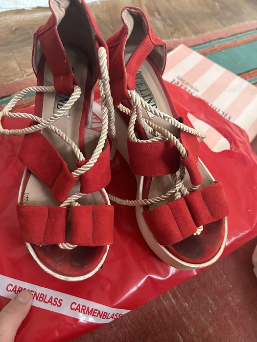 Босоножку и туфли