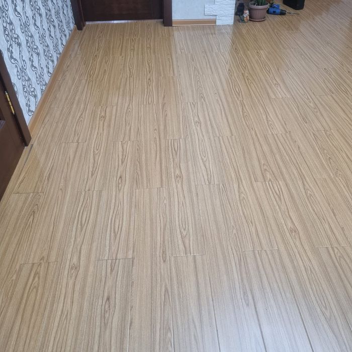 Двери и ламинат отдельно