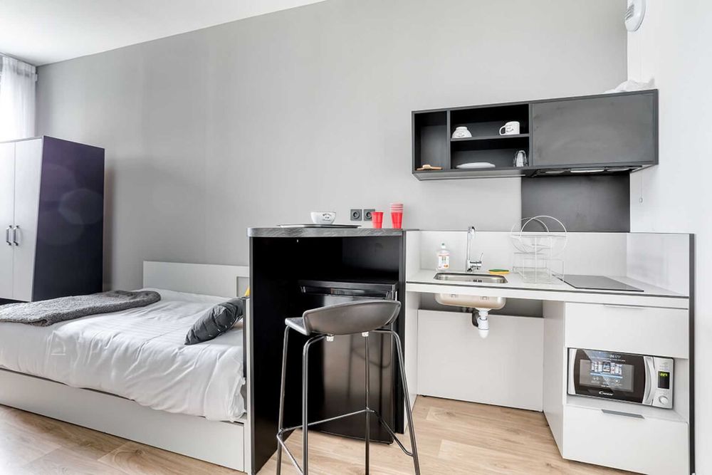 Дава се под наем Едностаен апартамент в Пловдив, Център - 27 кв.м за 102 € - Снимка #1