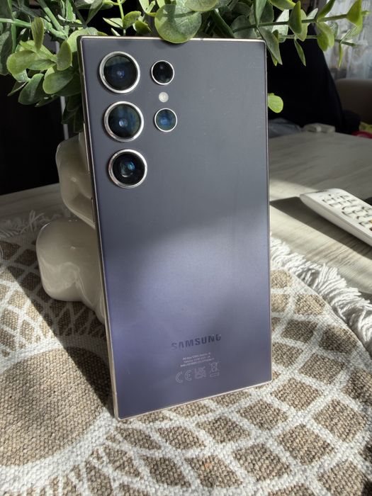 Продавам Samsung Galaxy S24 Ultra 256GB