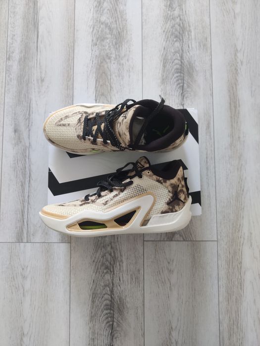 Adidași Jordan Tantum 1