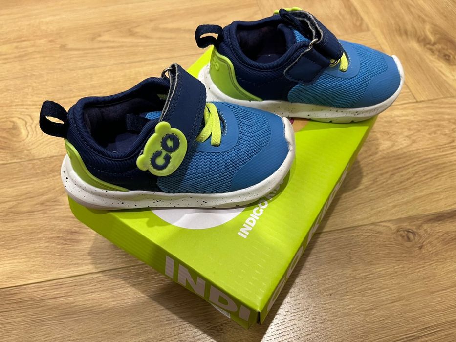 Детские кроссовки