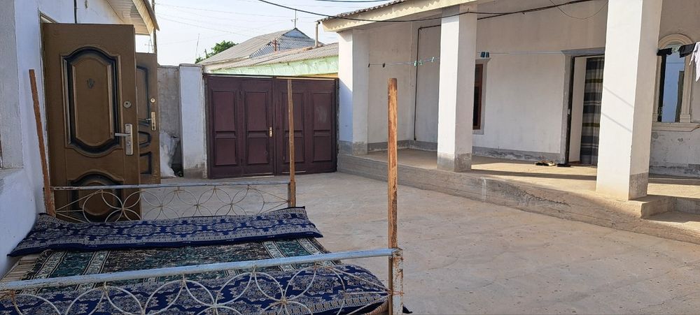 Hamma sharoyitga ega 3.5 sotixli hovli srochna sotiladi