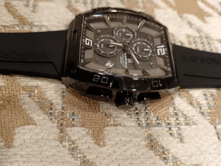 Продам часы Naviforce