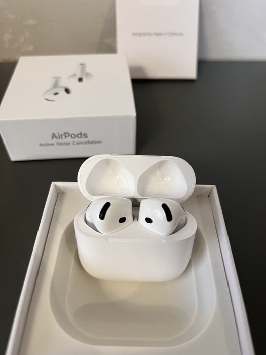 Apple Airpods 4 Active Noise Cancellation