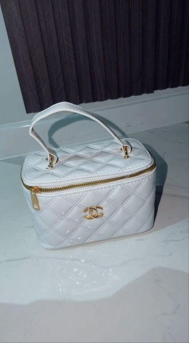 Стилна дамска чантичка – 26 €