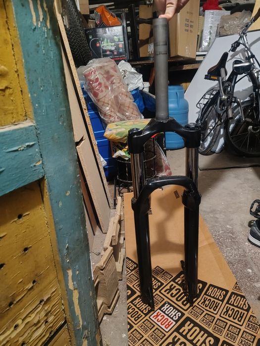 Suspensie  fața de bicicleta rockshox pe arc