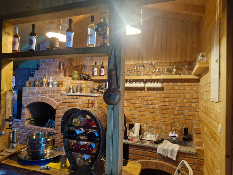 Casa de vânzare cu cabane ,foisor si log glemping