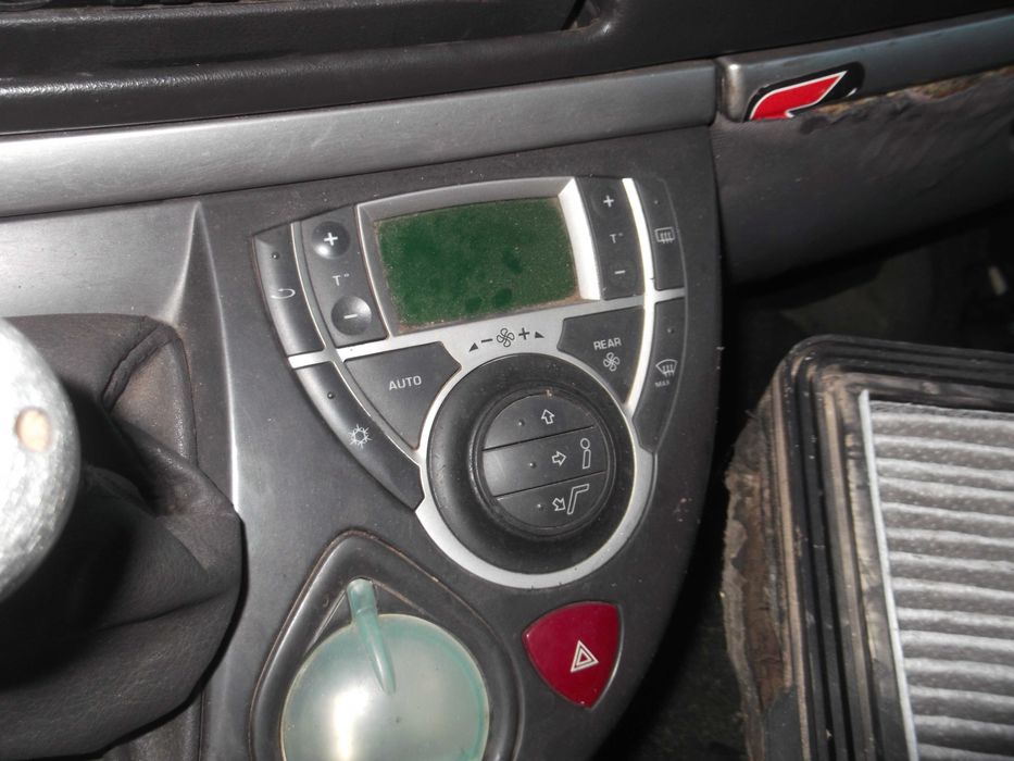 Пежо 807 2.2 128 к.с.2005 год.Само на части