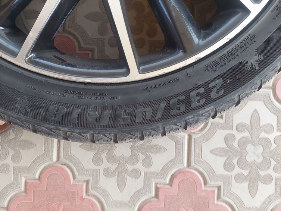Продам диски R18 с шинами в комплекте