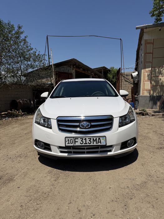 Lacetti Cruze sotiladi.