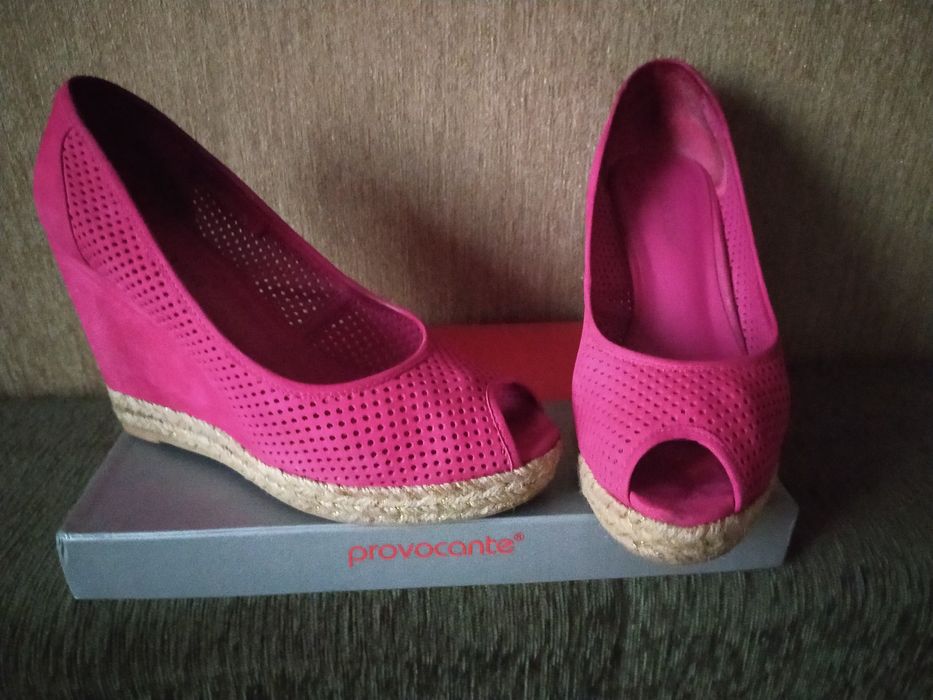 Продам туфли, босоножки б/у.