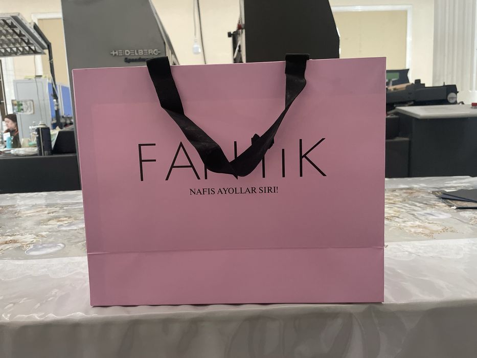 Poligrafiya hizmatlari etiketka karobka paket nakelyka dizaynn hizmatl