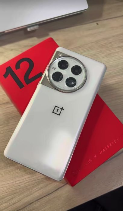 Новый OnePlus 12 описание