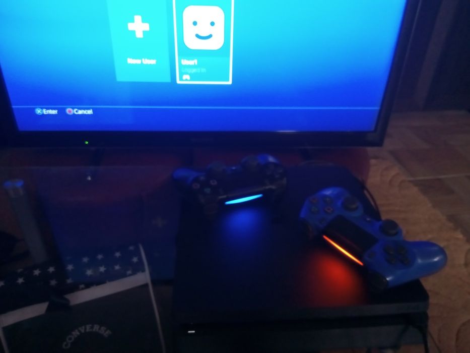 Consola PlayStation 4 Slim + 2 Controllere Modat